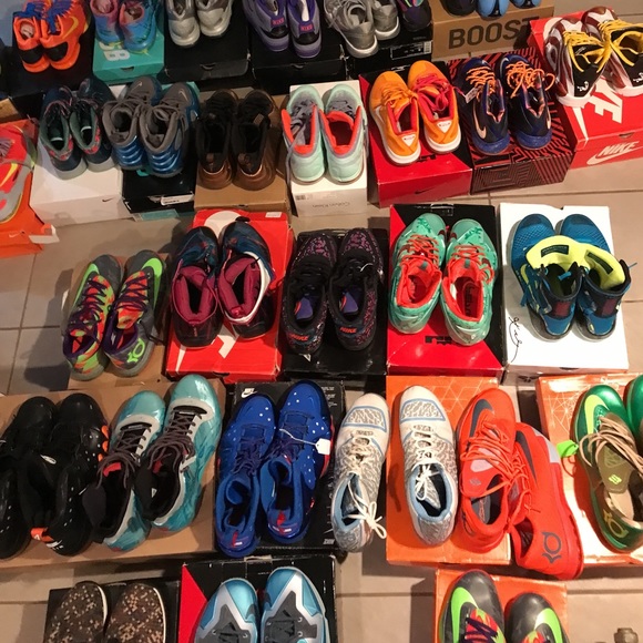 Bunch of shoes - Picture 2 of 2